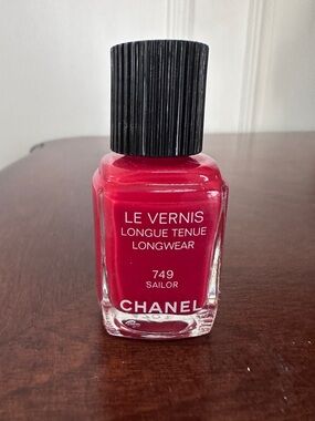 CHANEL Le Vernis Longwear Nail Polish 749 Sailor - Vibrant Red
